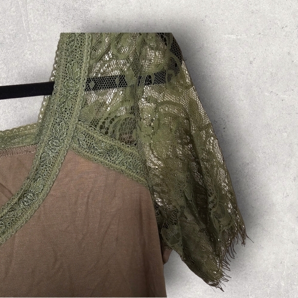 LA MIEL Gorgeous Lace Boho Short Sleeve V-Neck Top•Size Medium•Olive Green - Picture 8 of 13